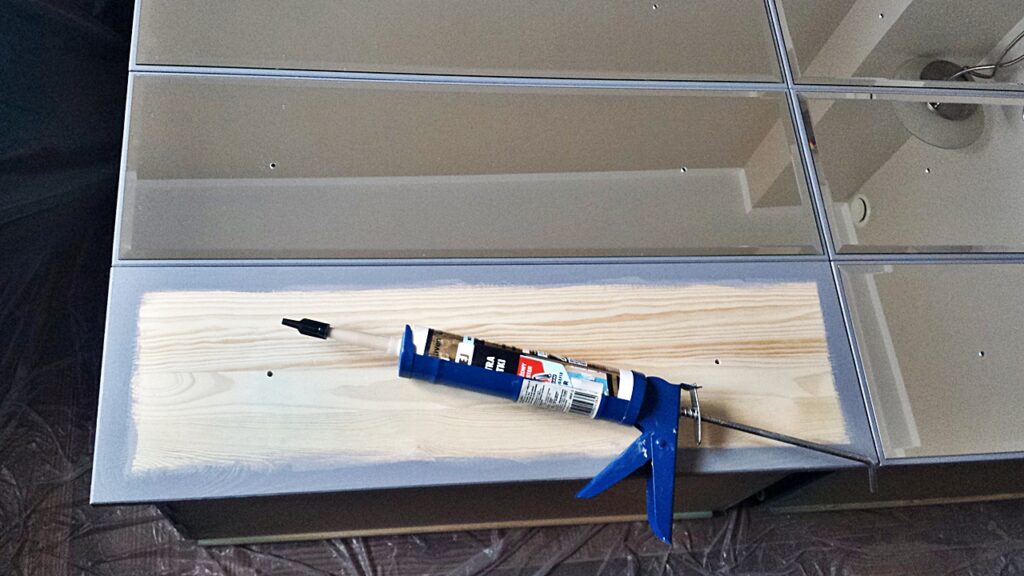 Przyklejanie luster