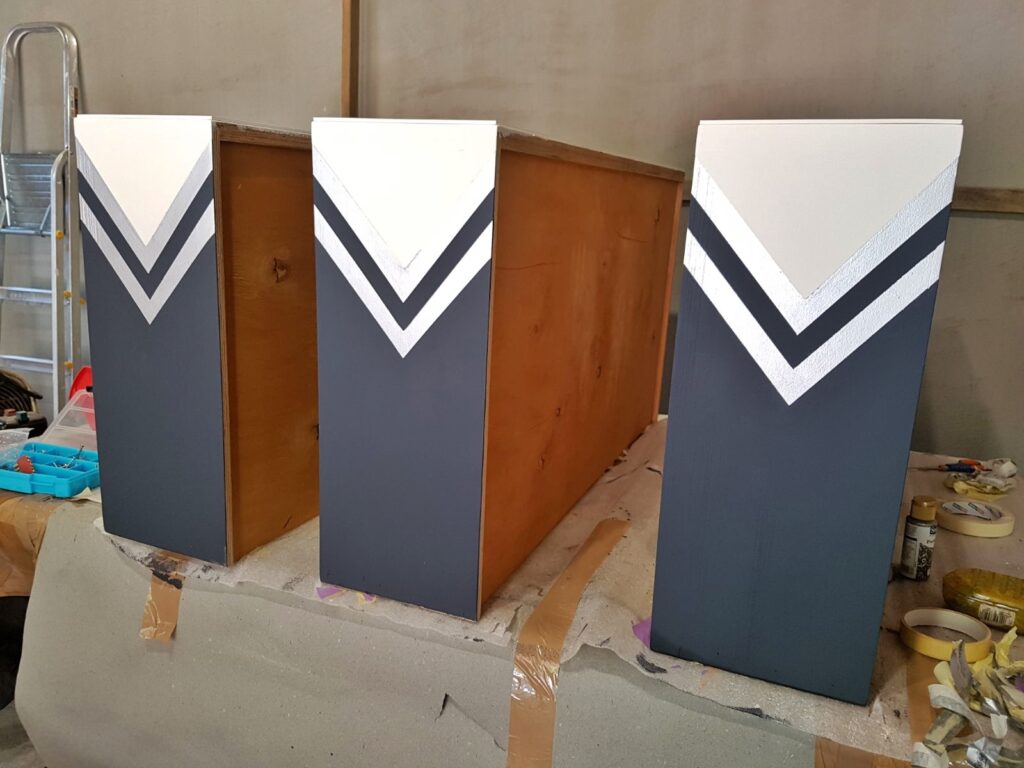 boki szuflad pomalowane