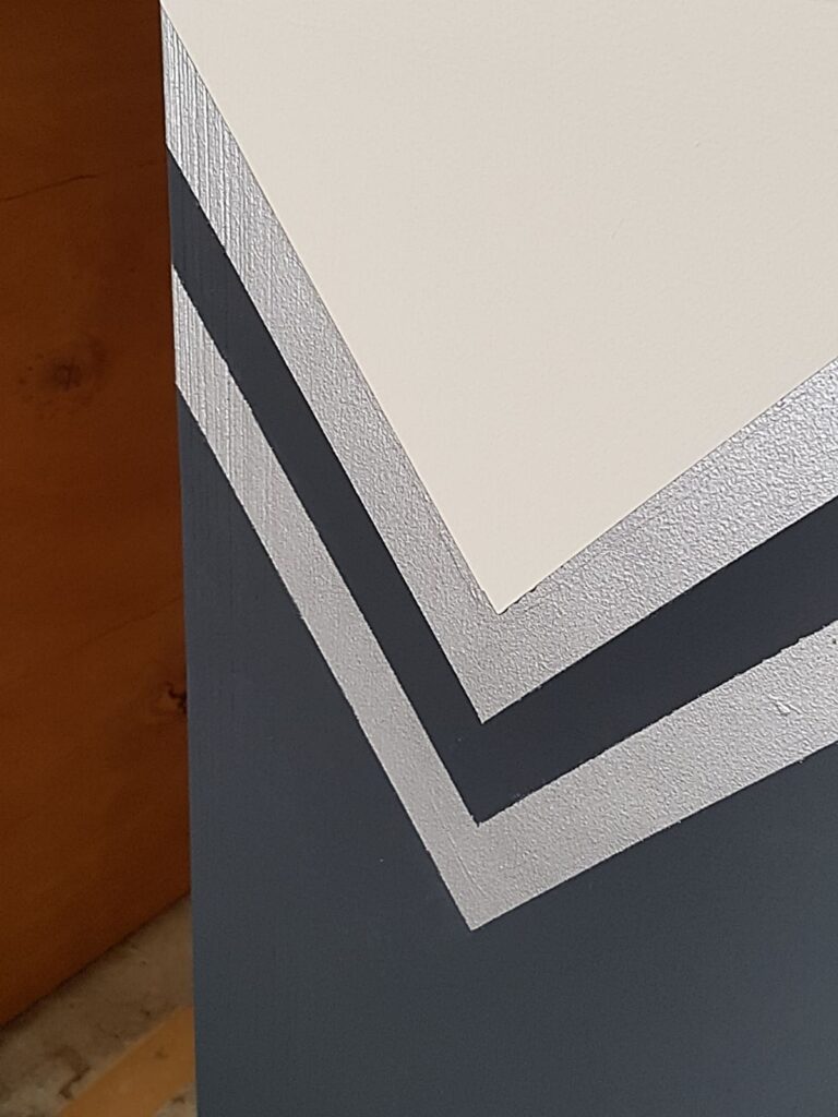 malowane boki szuflad komody