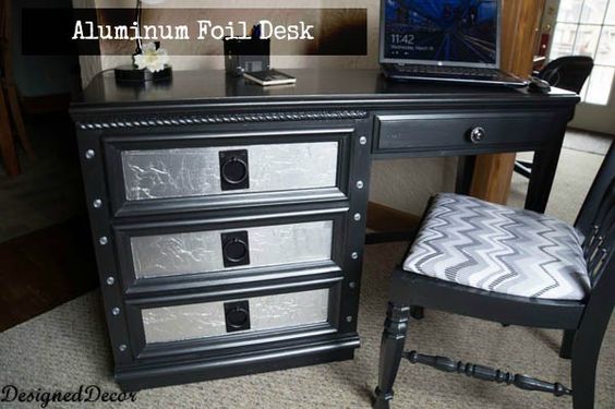 decoupage mebla, aluminium foil desk - zdjęcie