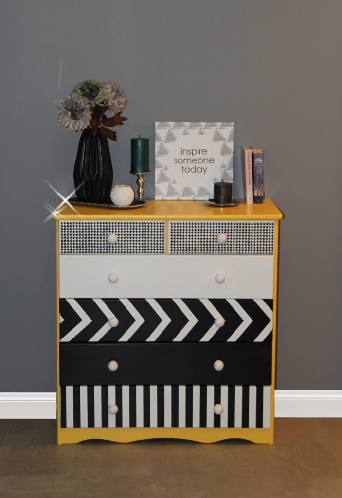 Metamorfoza sosnowej komody Jysk - zdjęcie