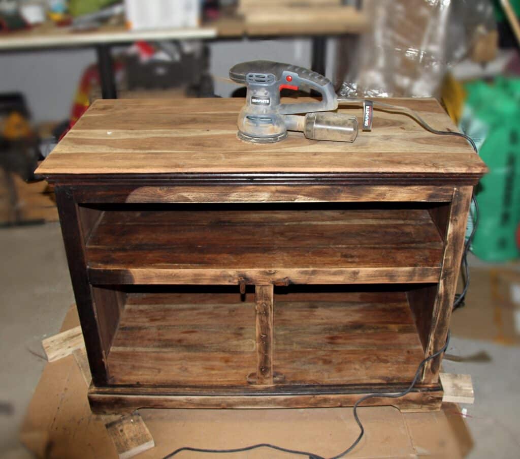 szlifowanie komody - zdjęcie