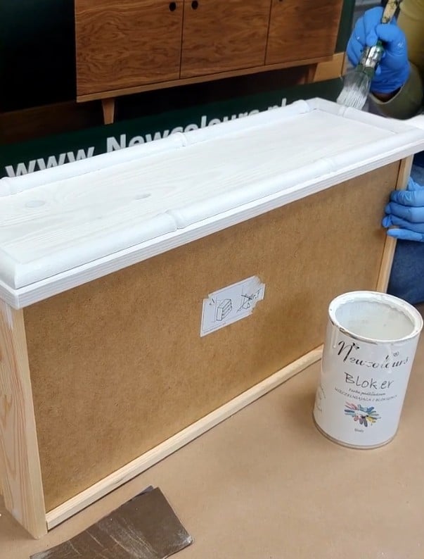 aplikacja podkładu na meble