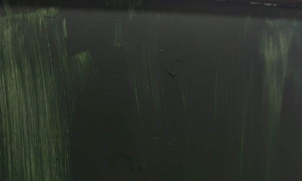 malowanie drewna zacieki